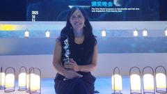 La ceramista coruesa Vernica Moar, este viernes en la ciudad china de Jingdezhen, donde se alz con el premio a la innovacin en un certamen al que se presentaron un milllar de obras de porcelana procedentes de todo el mundo