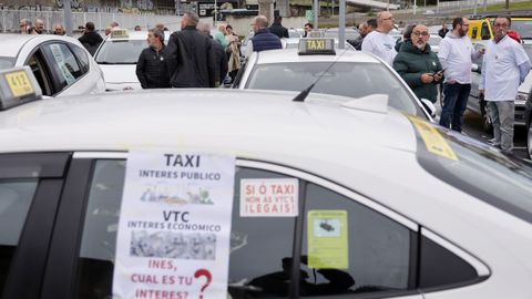 Protesta de los taxistas coru�eses ante los VTC
