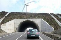 El t�nel, como buena parte del tramo, pasa por las inmediaciones de parques e�licos.