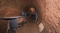 Visita a dos bodegas milenarias de Montefurado
