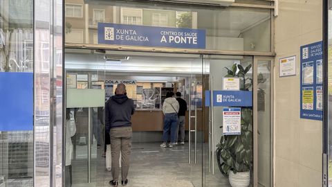 La Xunta quiere que los cambios en atenci�n primaria entren en vigor despu�s del verano, en la foto el centro de salud de A Ponte, en Ourense