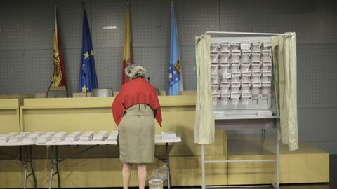 Mesa electoral en Arousa. 