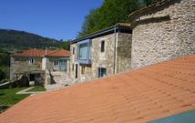 Las casas en el rural, como las dedicadas a turismo, tienen protagonismo en esta plataforma.