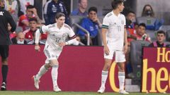 Marcelo Flores, a la izquierda, en un partido con M�xico