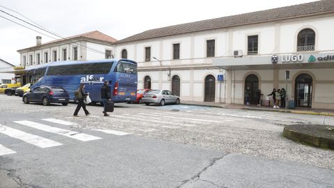 La estacin de tren de Lugo en la actualidad, y al lado el edificio de Correos que se derribar para levantar desde ese punto la Intermodal