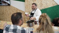 Miguel Mosteiro, durante uno de los �showcooking� que protagoniz� en Bilbao.