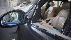 Imagen de archivo de un robo en un coche perpetrado en el párking Xuíz Falcone de Noia.