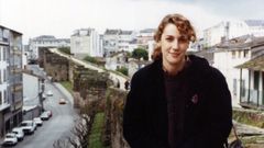 A escritora Bego�a Caama�o, na muralla de Lugo, nunha imaxe do arquivo da autora facilitada pola Real Academia Galega.