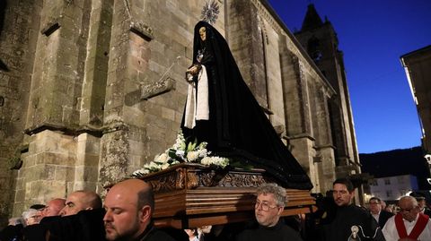 Desenclavo y procesi�n del Santo Entierro en Noia
