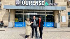 Los concejales del PP, ante la estaci�n intermodal.