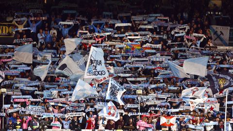 M�s de 20.000 espectadores se dieron cita en Bala�dos para presenciar el Celta-Rayo.