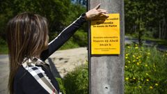 Carteles colocados el pasado abril en Portas para informar sobre el proyecto de la pirotecnia