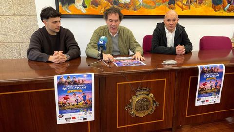 Presentaci�n del Torneo de Reis de O Carballi�o con Yoel Gonz�lez, del CD Arenteiro, y el concejal de Deportes, Rafael Castro
