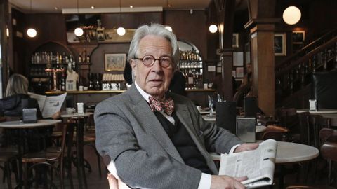 Luis Antonio V&aacute;zquez en una imagen de archivo tomada en el caf&eacute; Latino, uno de sus rincones preferidos de la ciudad