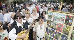 Las �coplas de cego�, una de las escenas habituales del Mercado Medieval de Mondo�edo. 