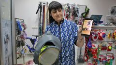 Paula Caama�o encontr� ayer, a las puertas de su peluquer�a canina, tres gatitos abandonados.