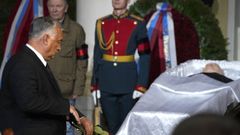 El primer ministro h�ngaro, Viktor Orb�n, rinde homenaje a Gorbachov.