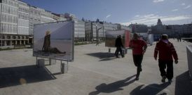 Las im�genes est�n expuestas frente a las galer�as de la Marina