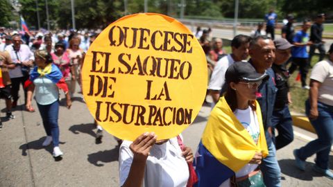 Manifestantes en Caracas, en una protesta convocada por los sindicatos