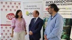 Valeria Giráldez y Antonio Casal, a la izquierda y el centro de la foto, en la presentación de la Aceleradora Ría de Pontevedra