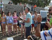 A bordo de un barco tradicional que parti� de O Son los estudiantes de la UCM realizaron una traves�a literaria. 