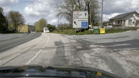 Un acceso a la N-6 en Vilarteln, entre Baralla y O Corgo