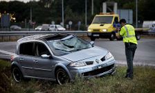 El coche ten�a en el parabrisas las se�ales del impacto tras el atropello y luego se sali� de la v�a.