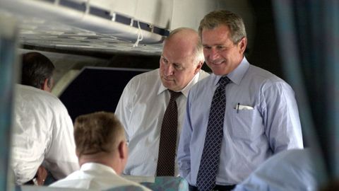 Dick Cheney y George W. Bush en la campaña que les llevó a la presidencia de Estados Unidos, en julio del 2000
