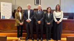 Representantes de la Asociaci�n Contra el C�ncer y el Colegio Notarial tras la firma del acuerdo para impulsar los legados solidarios