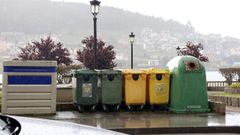En imagen de archivo, isleta de contenedores en el centro de Viveiro