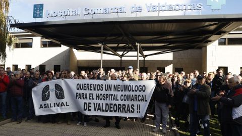 Imagen de archivo de una concentraci�n de Asilival a las puertas del Hospital Comarcal de Valdeorras.