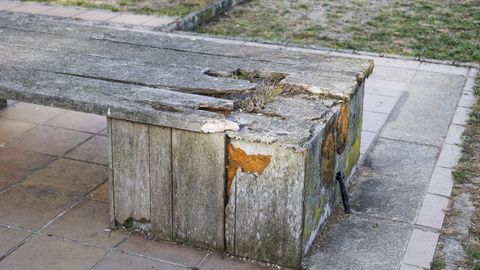 Banco roto en el Baluarte de Canido