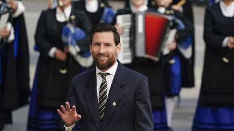  El futbolista argentino Leo Messi, Premio Princesa de Asturias de los Deportes, a su llegada a la ceremonia de entrega.