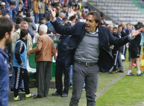 En los �ltimos minutos Tena solicit� el apoyo del p�blico a lo Cholo Simeone. 