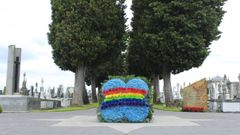 Homenaje del Concello en el cementerio a la comunidad LGTB