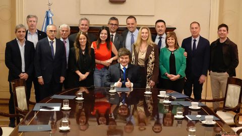 Javier Milei, rodeado de su renovado Gabinete de Gobierno