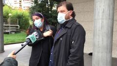 Nuria y Miguel, al salid del juicio en Vigo por amenazar a sus okupas