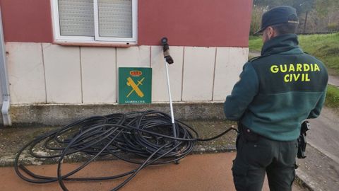 Imagen de archivo de la Guardia Civil durante un operativo en el que desactivó una red de robo de cobre en Ourense en febrero.