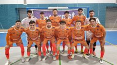Los jugadores burelistas, momentos antes de comenzar el partido en Blancadona.