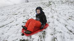Primera nevada del 2016 en la monta�a lucense