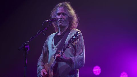 Robe Iniesta, durante su concierto en el Multiusos del Sar en Santiago en octubre del 2021