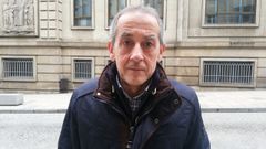 �ngel Fern�ndez, ourensano, espera a su mujer y sus dos hijas tras el viaje de las tres a Italia.