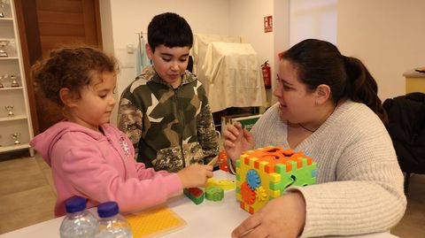 Primeiro d�a de funcionamento da ludoteca de Un Paso M�is 