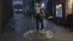 Imagen de la r�a do Franco, en el casco hist�rico de Santiago, durante el aguacero del pasado mi�rcoles