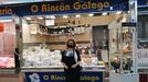 Manuela Canosa, de Mux�a, en la tienda que regenta en la Villa de Vallecas 