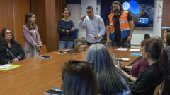 Durante la formacin, mdicos y enfermeros debaten sobre la actuacin de los sanitarios encargados deresponder las llamadas.