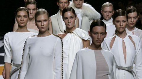 El color blanco, muy presente en el desfile de Juanjo Oliva