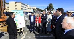 Nutrida asistencia de cargos pol�ticos. Alcaldes, ediles y diputados, la mayor�a del PP, arroparon a los conselleiros y delegada de la Xunta. El acto fue en el exterior, junto a los trabajos geot�cnicos. 