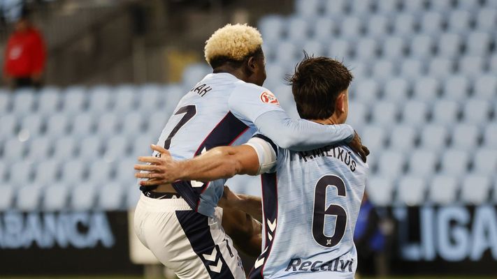 Milla y Pablo Meix&uacute;s celebran el primer gol del Celta Fortuna ante el Zamora.