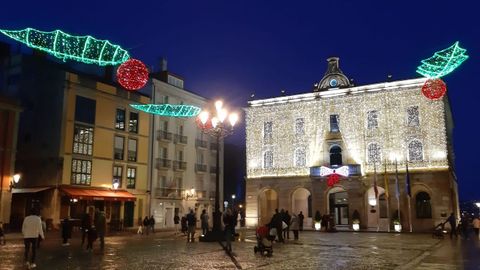 Iluminacin navidea en la plaza Mayor de Gijn